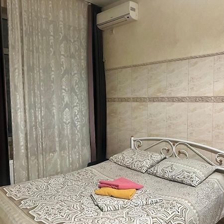 Studio Apartment Metro Pechersk Киев Екстериор снимка