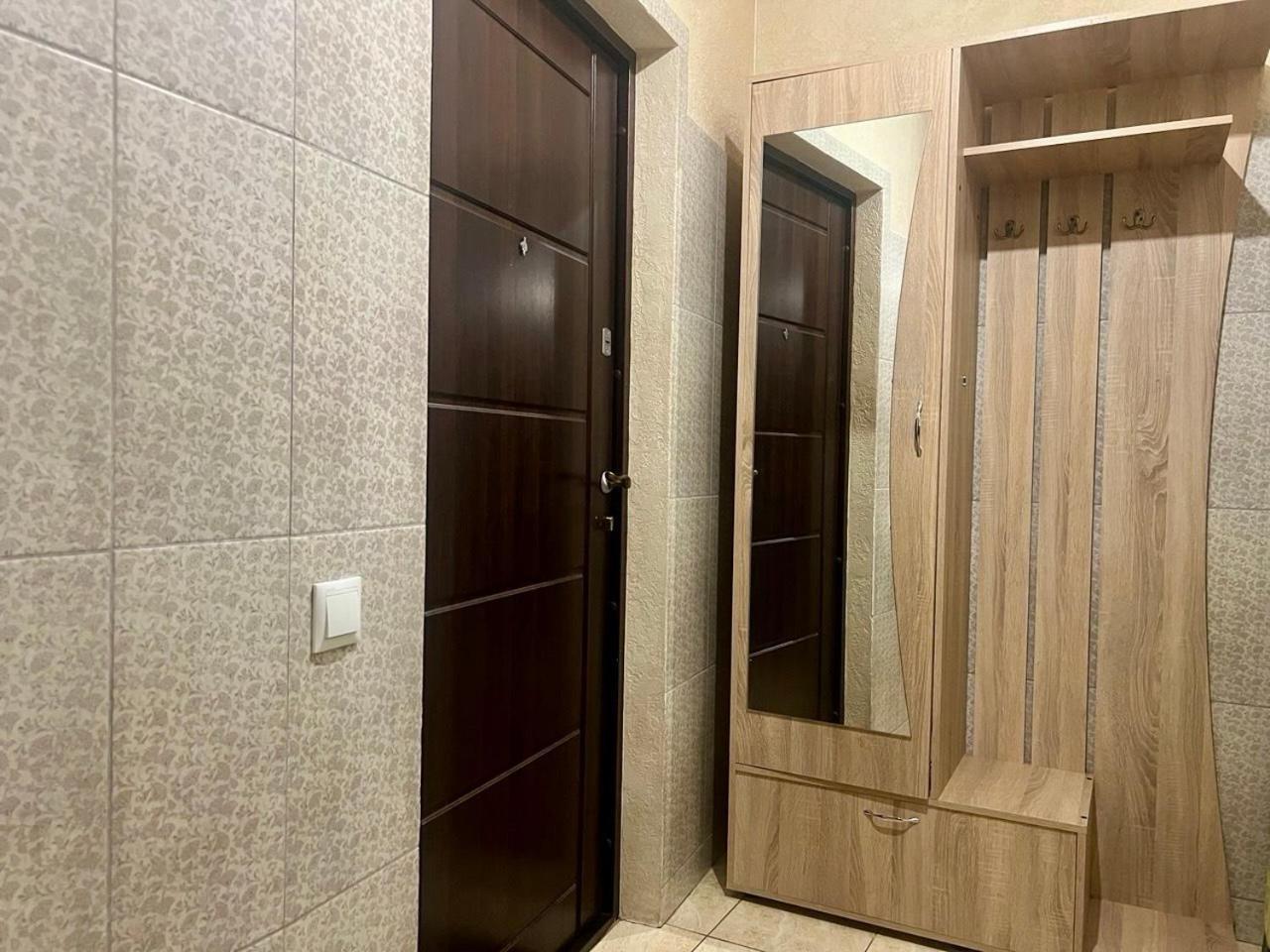 Studio Apartment Metro Pechersk Киев Екстериор снимка