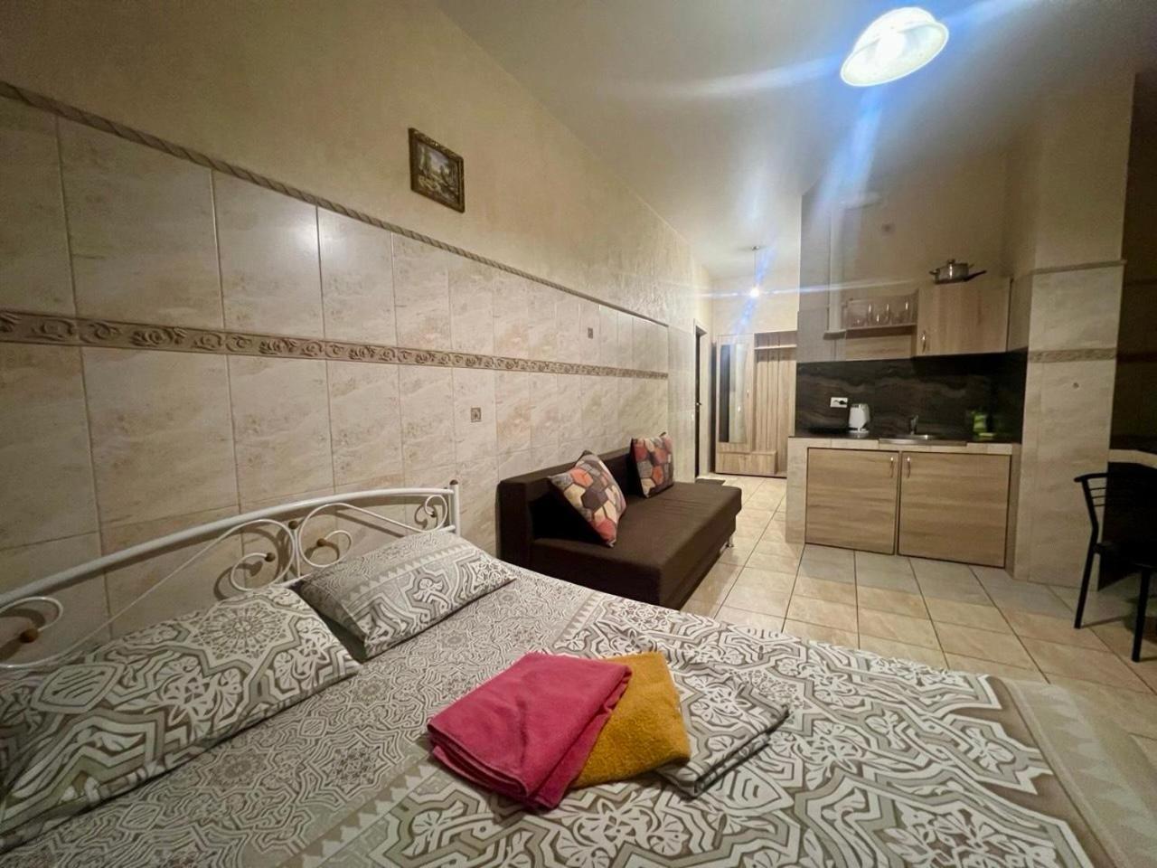 Studio Apartment Metro Pechersk Киев Екстериор снимка