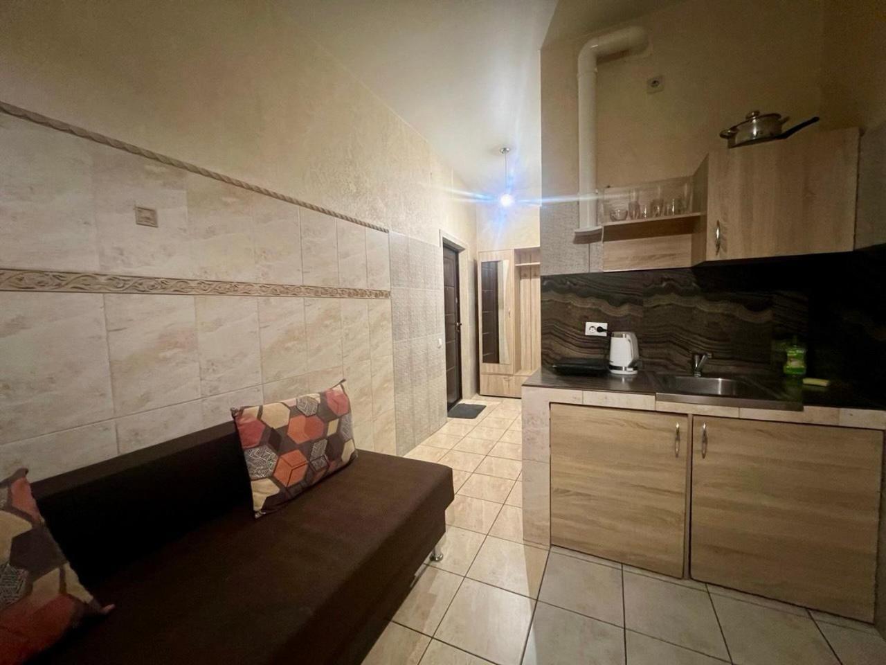 Studio Apartment Metro Pechersk Киев Екстериор снимка