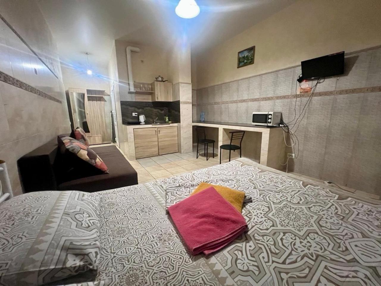 Studio Apartment Metro Pechersk Киев Екстериор снимка