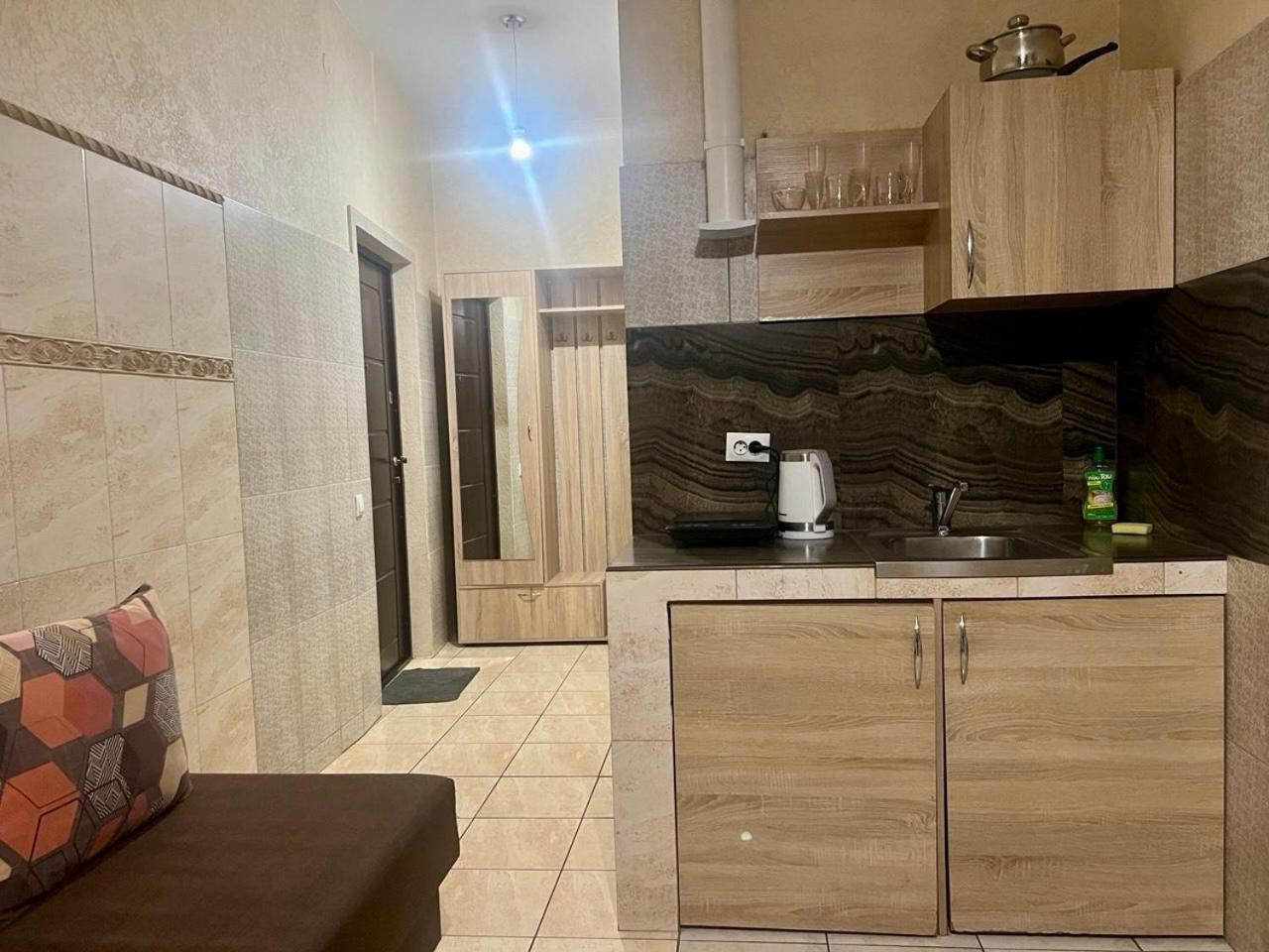 Studio Apartment Metro Pechersk Киев Екстериор снимка